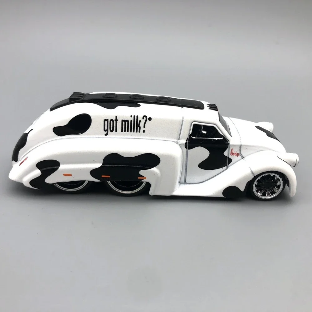 Jada Dub City 1939 '39 Dodge Airflow Tanker Got Milk White & Black‎ Diecast 1/64